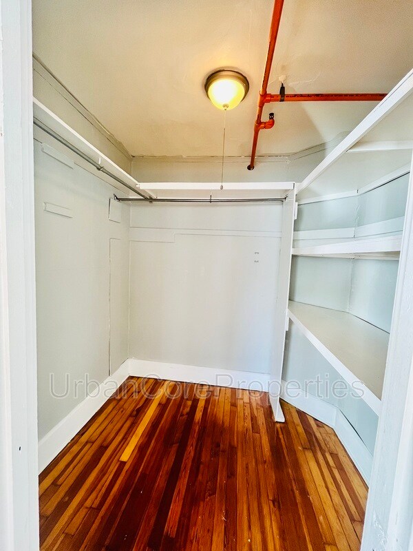 Building Photo - 236 10th Ave NE