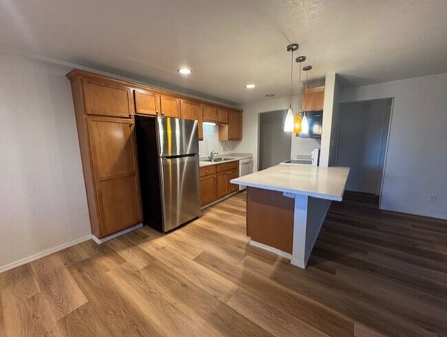 Foto del edificio - MOVE IN SPECIAL $500 OFF FIRST MONTHS RENT / NE Bend on large lot