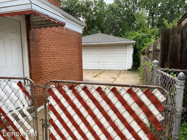 Building Photo - 3 br, 1 bath House - 8455 Helen