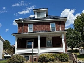 Building Photo - 407 Somerset Ave
