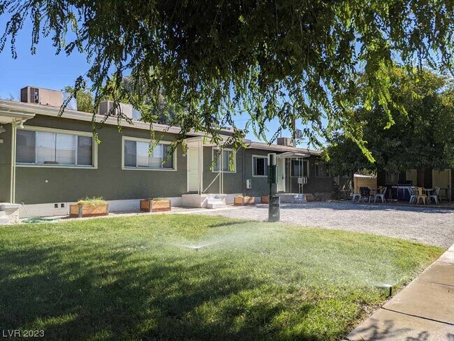 Foto del edificio - 221 S 10th St