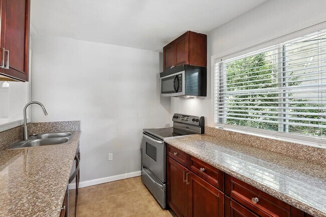 Foto del edificio - 1268 Eastland Rd SE