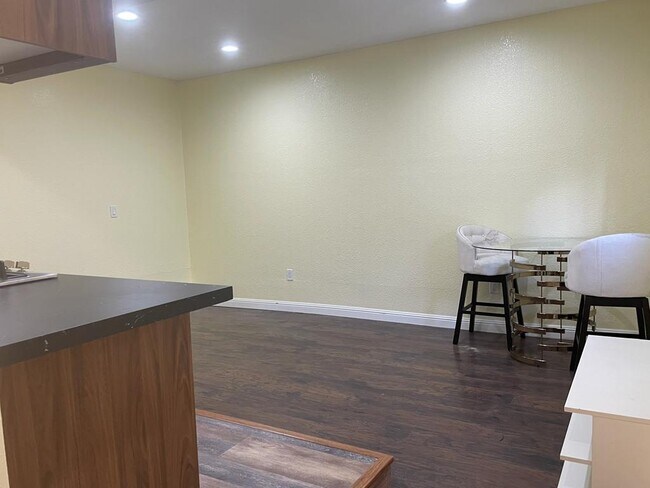 Building Photo - 2550 Poplarwood Way