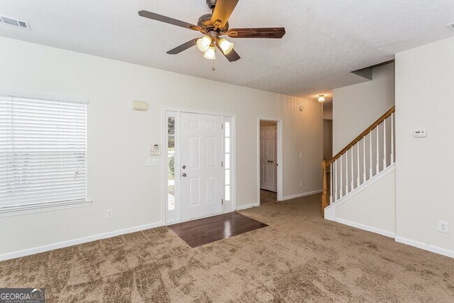 Building Photo - 4060 Robin Cir