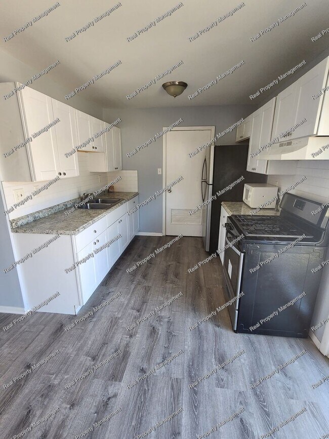 Foto del edificio - Two Bedroom Crown Point Apartment