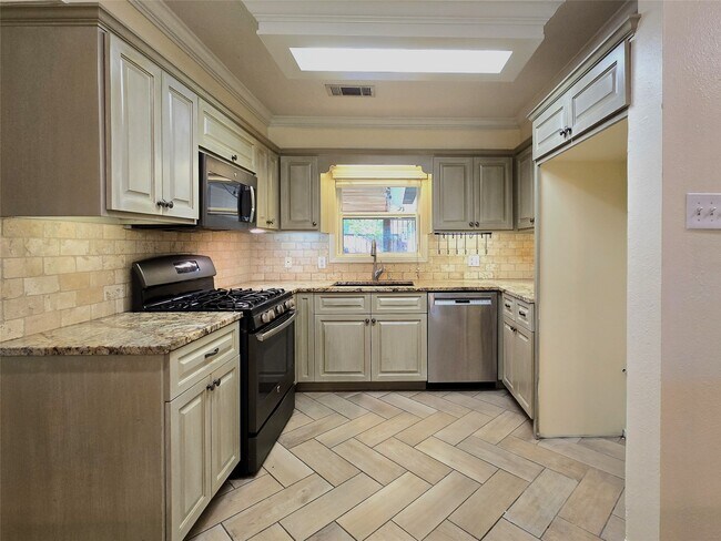 Building Photo - 2527 Willowby Dr