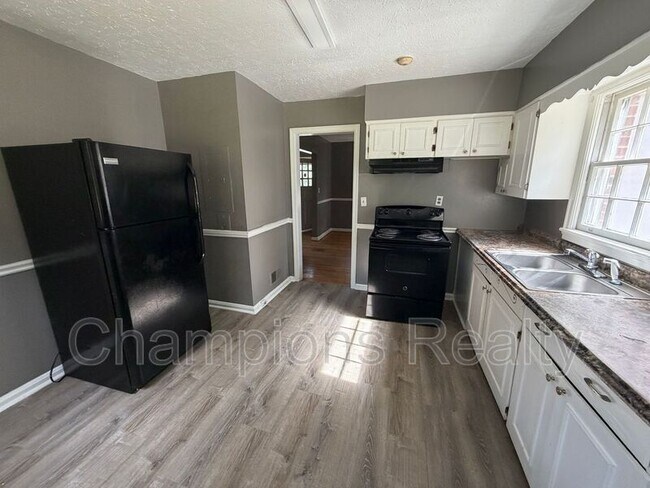 Foto del edificio - 127 Mc Cartha Dr