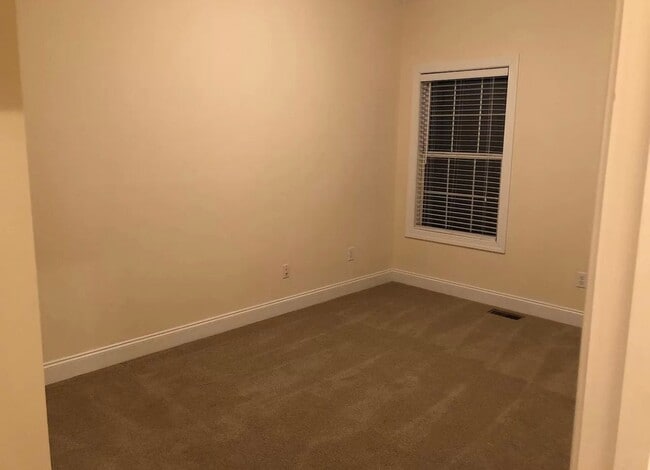 Building Photo - 5 BR/3 Bath in Willow Pointe (Lake Carolin...