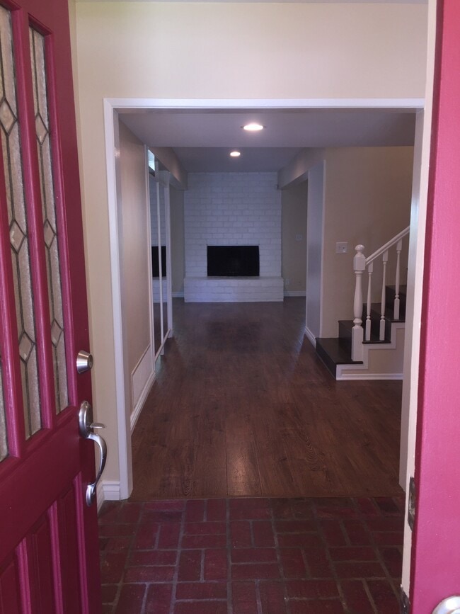 Entry - 12607 Kling St