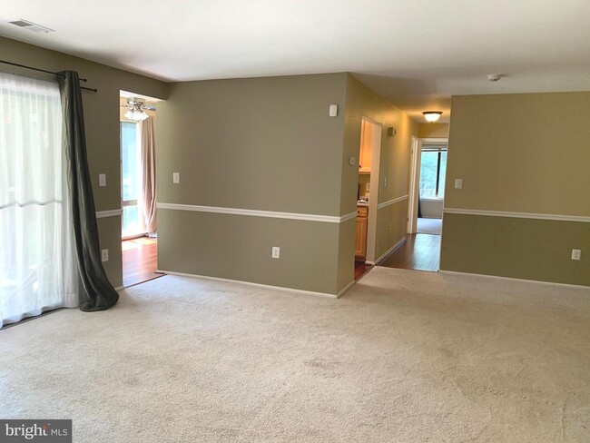 Foto del edificio - 8141 Needwood Rd