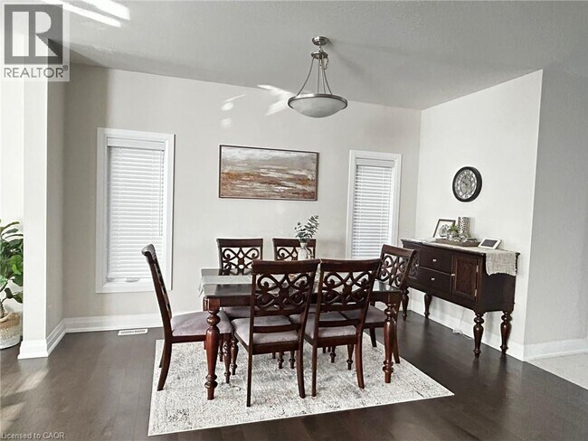 Photo du bâtiment - 253 Sedgewood St