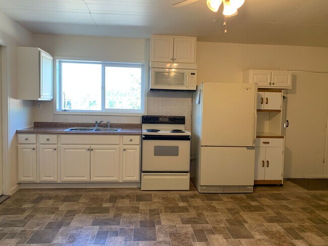 Foto del edificio - 1 Bedroom, 1 bath single car garage house