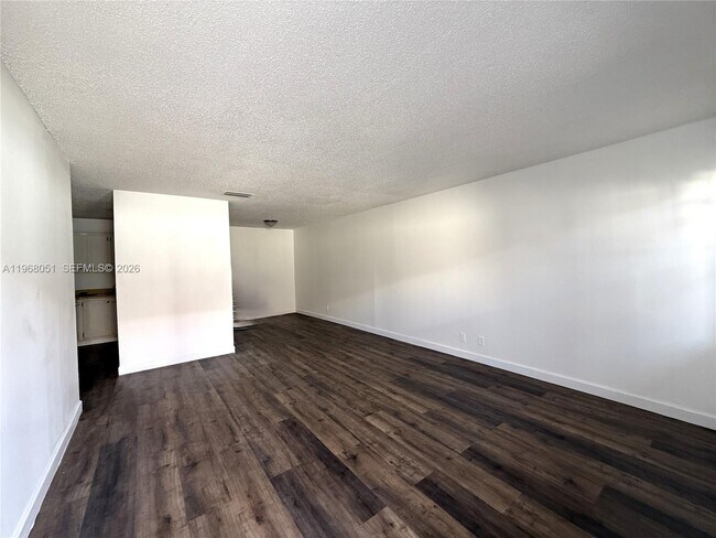 Foto del edificio - 5321 NW 23rd St