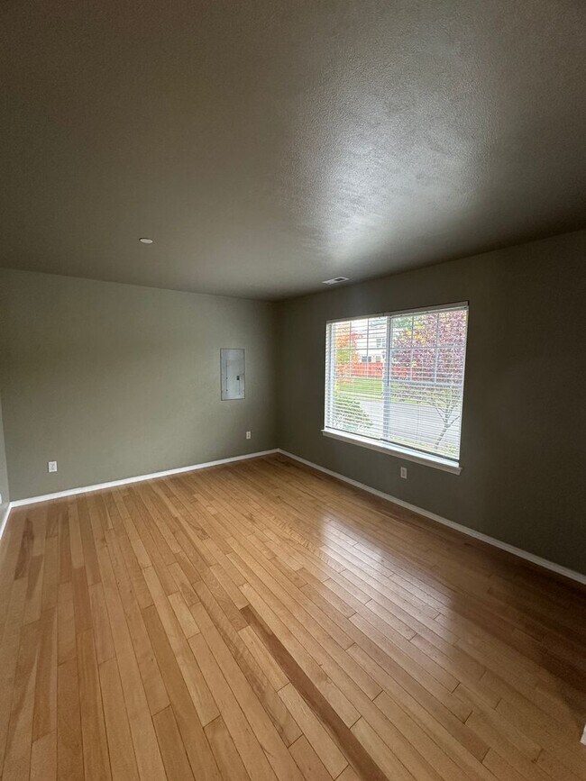Foto del edificio - 1749 Hoffman Hill Blvd