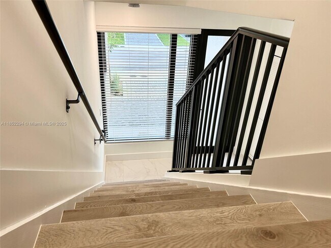 Foto del edificio - 4110 N Oak Pl