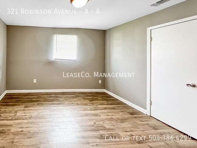 Foto del edificio - 321 Robinson Ave