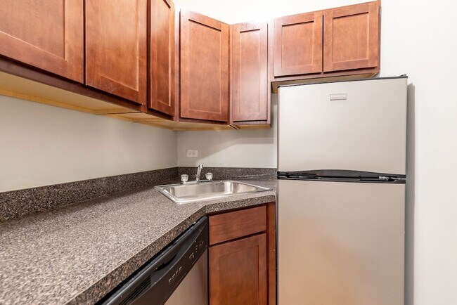 Building Photo - 516 W Melrose St