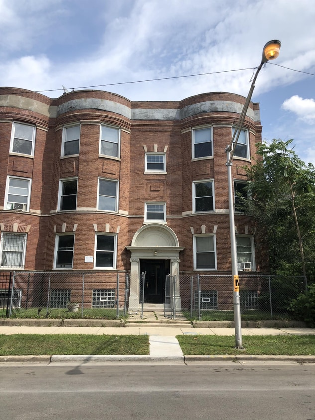 Primary Photo - 4013 S Calumet Ave