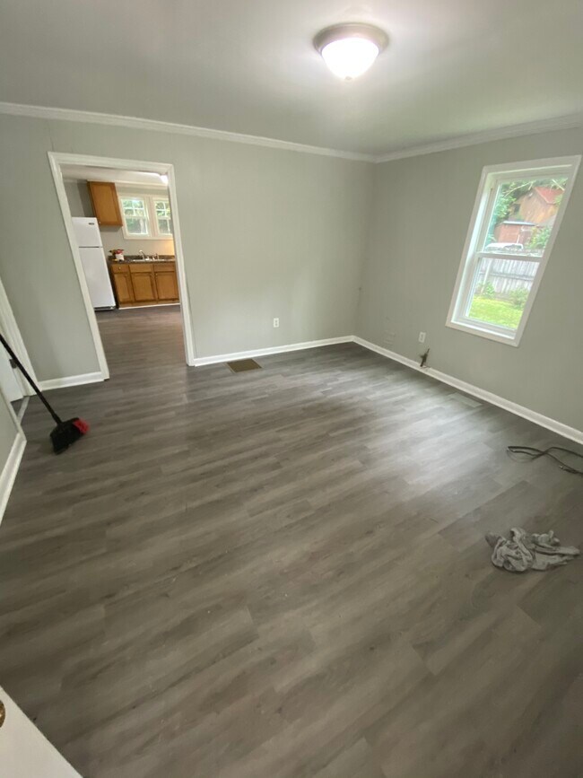Building Photo - 5684 Dry Hollow Rd