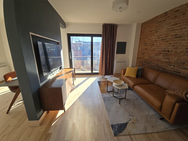 Building Photo - 4554 Rue Chabot