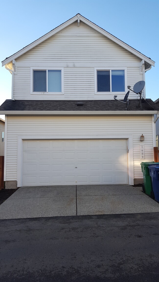 Building Photo - 2409 87th Dr NE