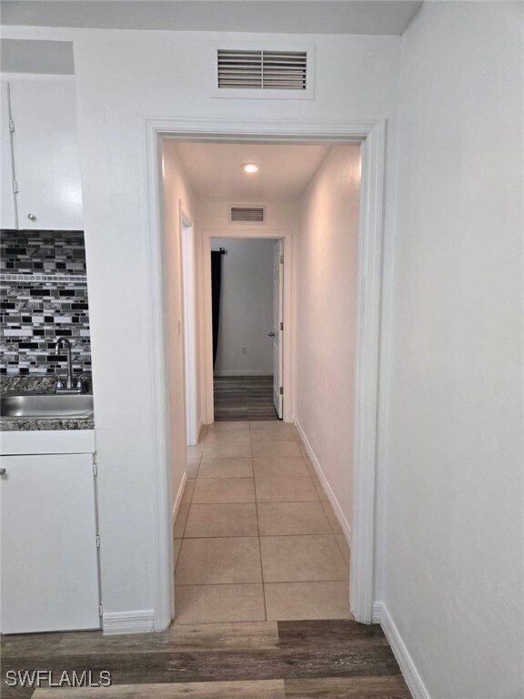 Foto del edificio - 22576 Tampa Ave