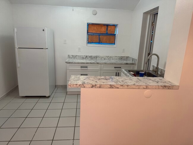 Kitchen - 1870 NW 16th Ter