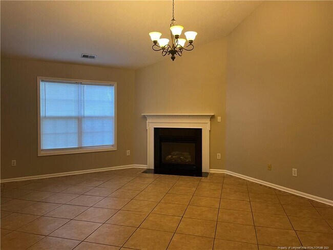 Foto del edificio - 5044 Yorkchester Dr