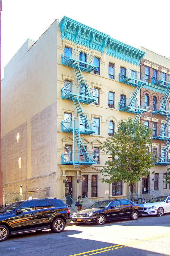 Building Photo - 498 Manhattan Ave