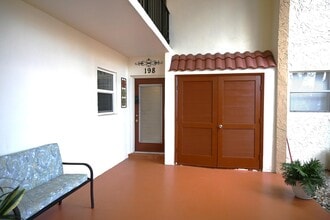 Building Photo - 198 Lake Evelyn Dr Building Photo - 198 Lake Evelyn Dr