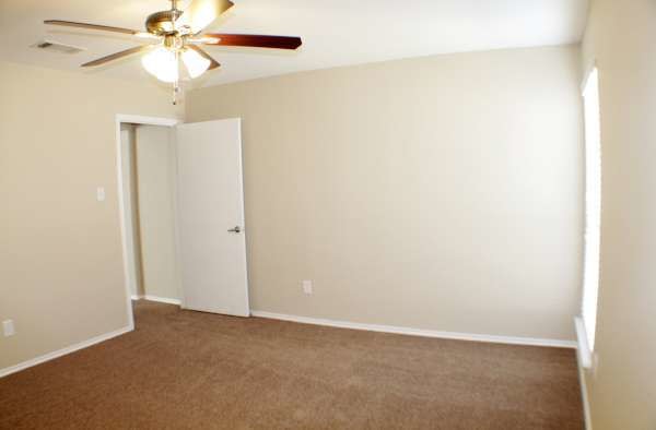 Building Photo - 10408 Hideaway Trl