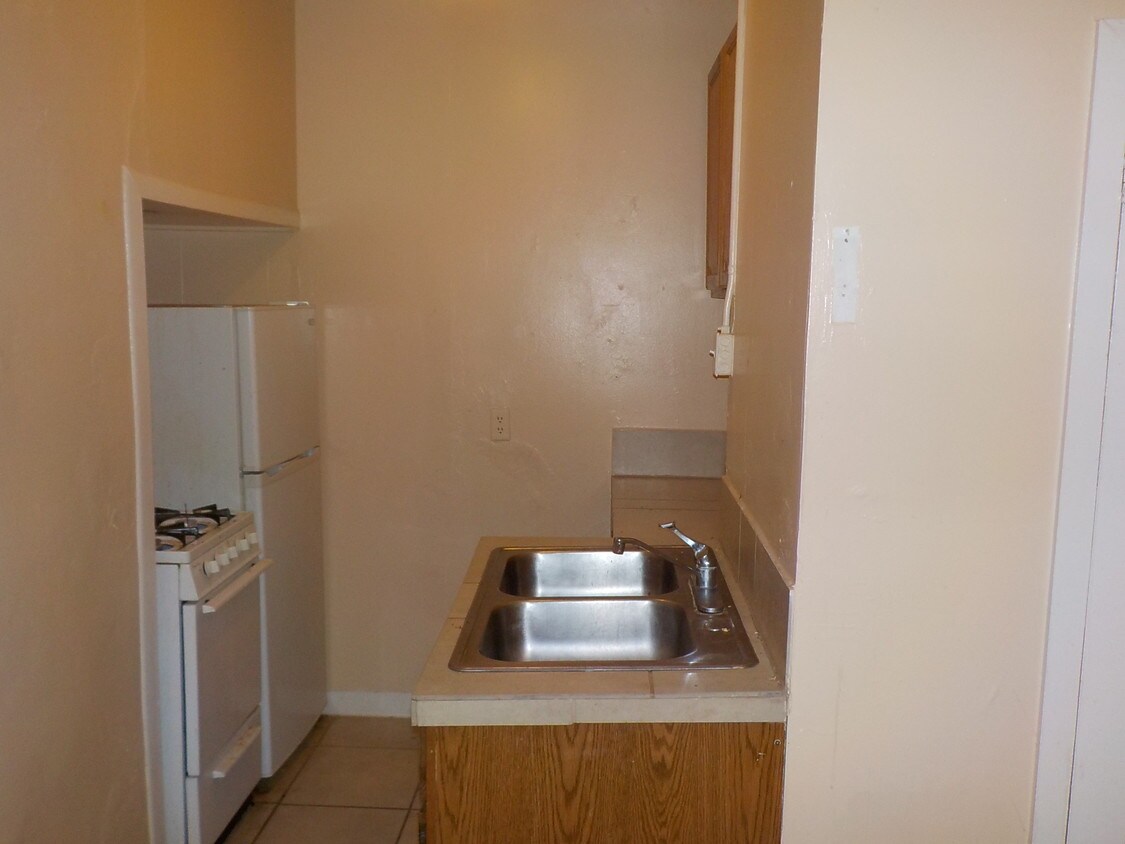 Primary Photo - 502 E University Blvd