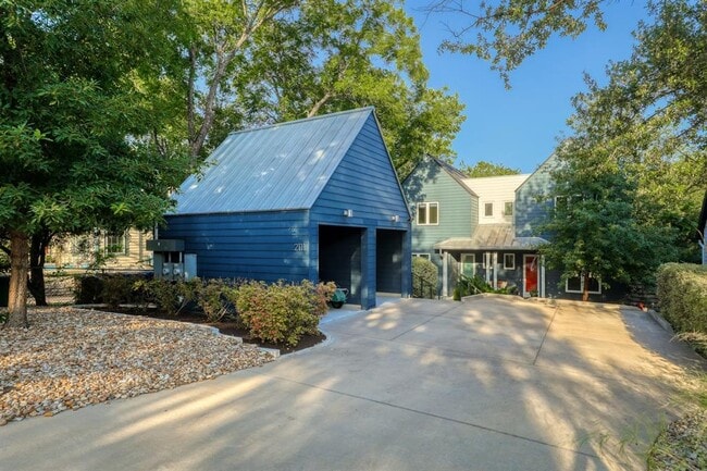 Foto del edificio - 2111 Brackenridge St