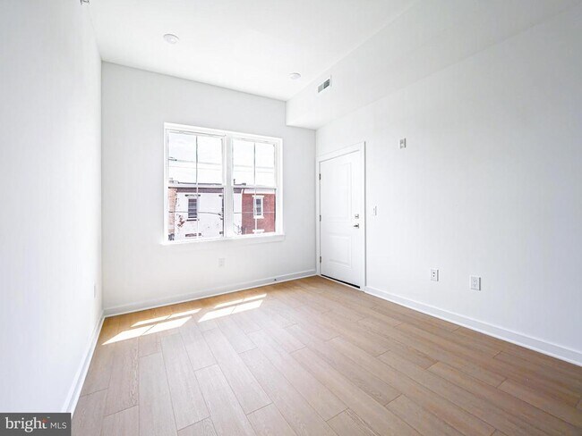 Building Photo - 2403 W Thompson St