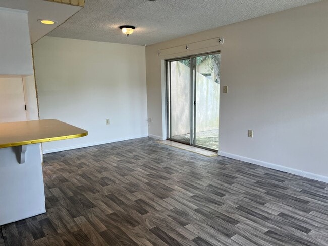 Building Photo - 4608-4610 Sandy Lane