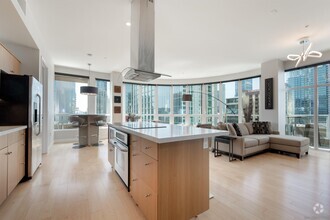 Building Photo - 350 W Ash St