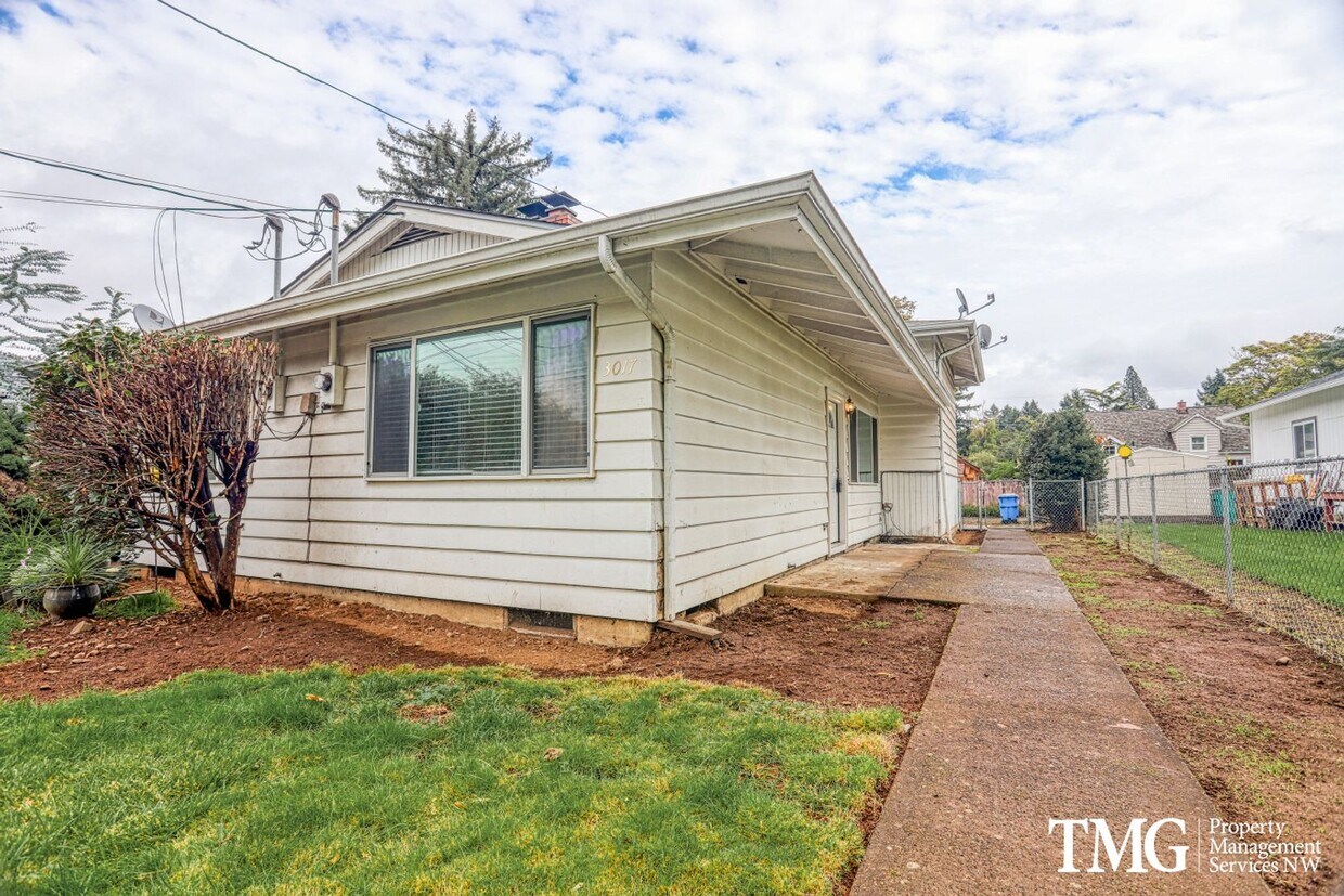 Foto principal - Great duplex downtown that also includes p...