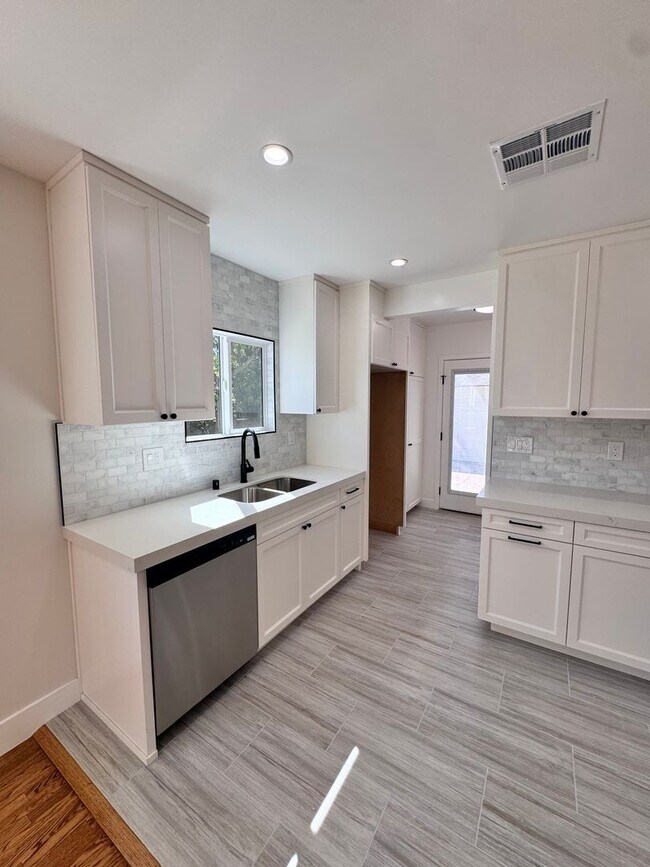 Building Photo - 1317 S Montebello Blvd