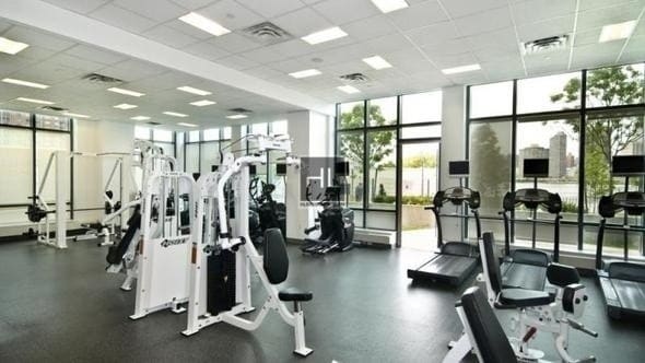 Foto del edificio - 4545 Center Blvd
