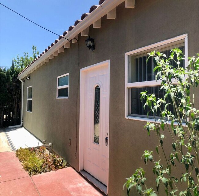 Foto del edificio - Modern Updated 2-Bedroom Pet-Friendly ADU!