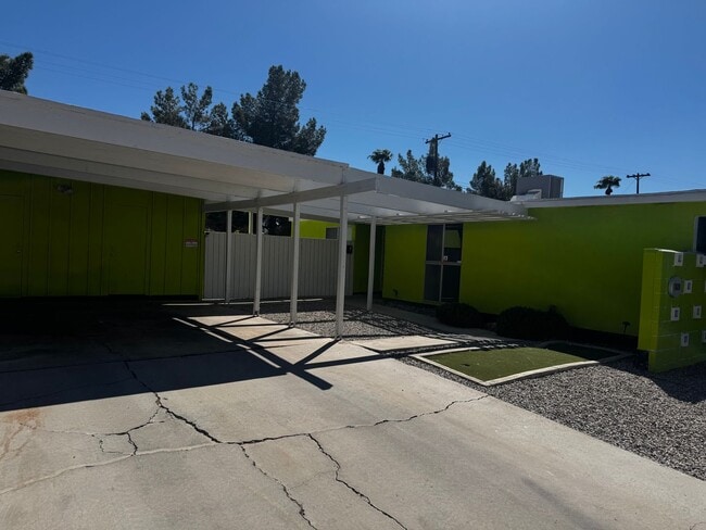 Building Photo - 3328 Seneca Dr