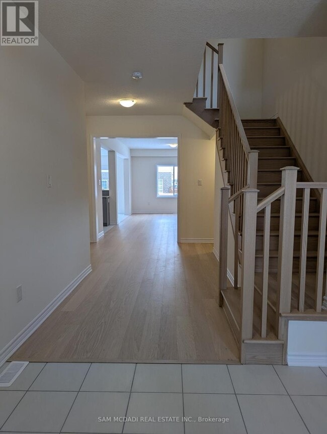 Photo du bâtiment - 30 Hutchison Rd