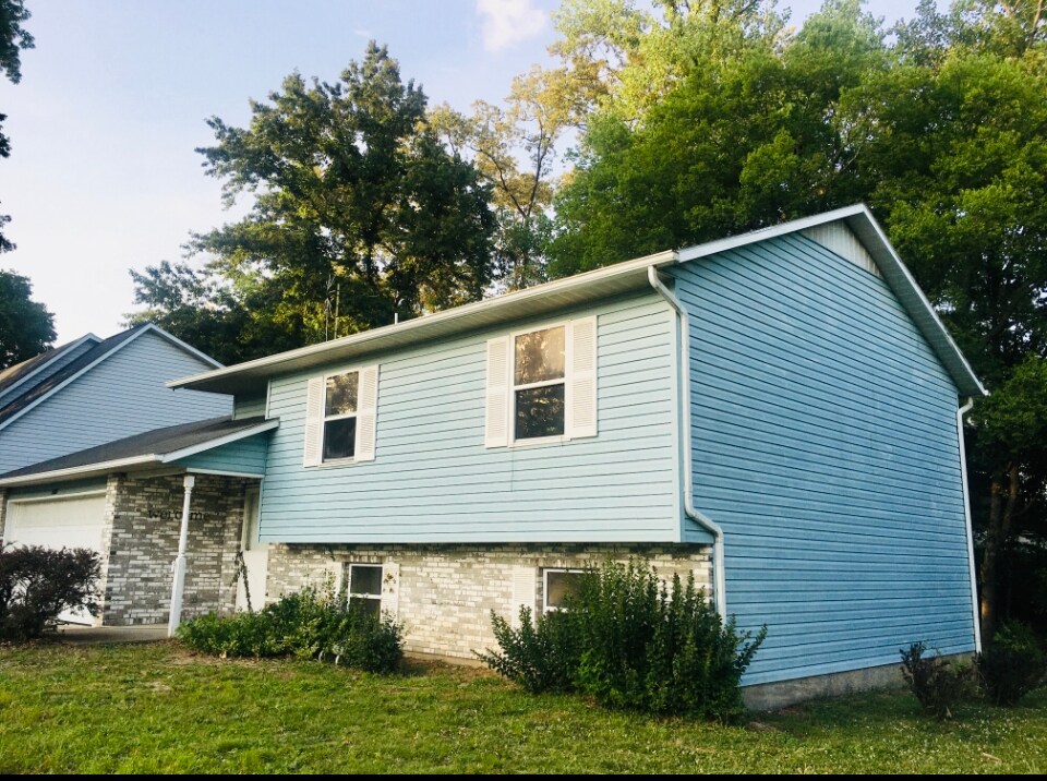 Primary Photo - 1402 Amblewood Dr