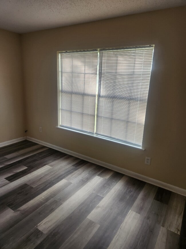 Foto del edificio - 5415 E Shore Dr