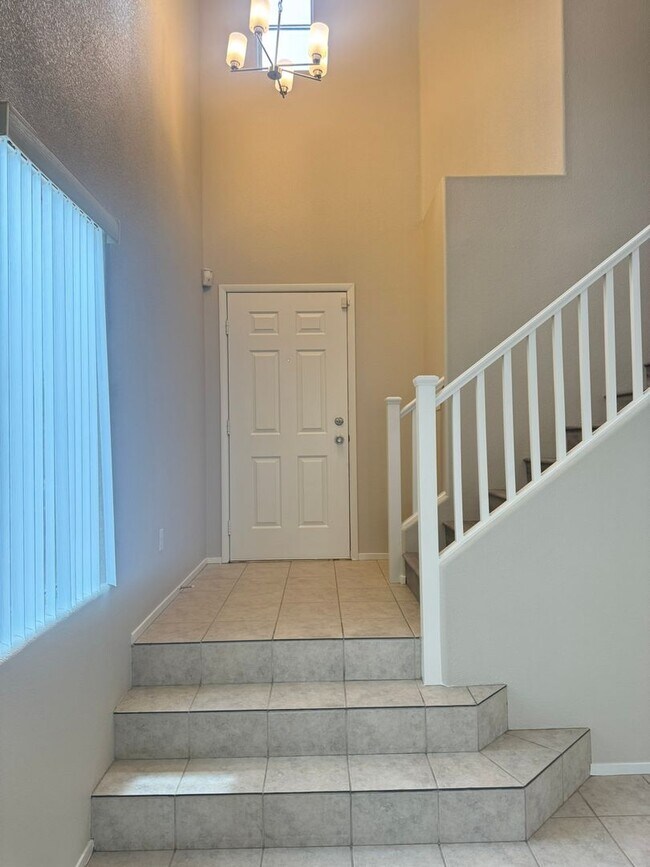Foto del edificio - Must see 4 bedroom 2.5 baths home with NEW...