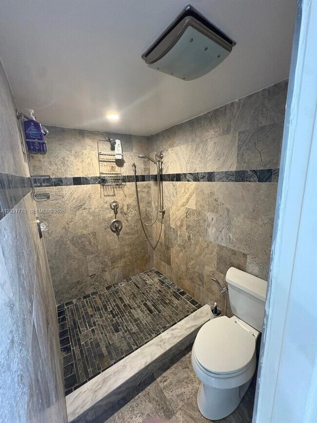 Foto del edificio - 15003 Coconut Ct