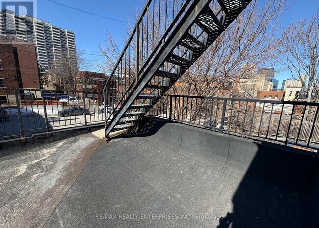 Building Photo - 156 James St S