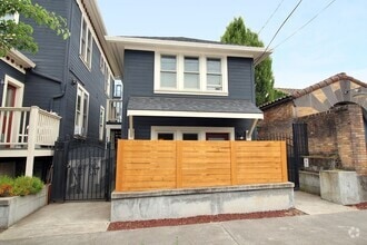 Building Photo - 220 NW 17th Ave