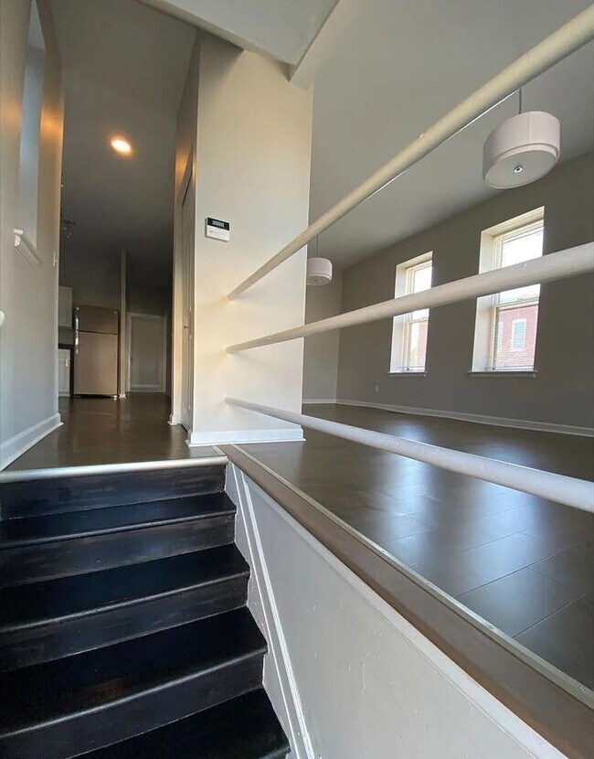 Building Photo - Clean, Bright & Beautifully Maintained 2BR/1BA in Shaw/Botanical!