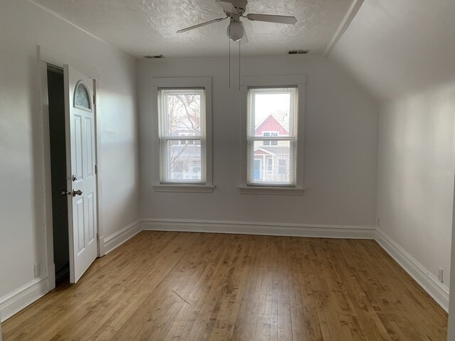 Building Photo - 2153 W Berwyn Ave